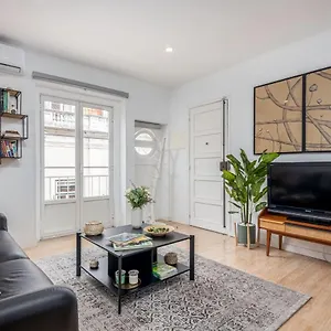 https://lapa-3bdr-duplex-w-balcony-by-lovelystay.hotels-lisbon-portugal.com